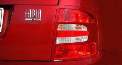 Rámeček zadních světel – combi, sedan – pro lak r.v. do 8/2004