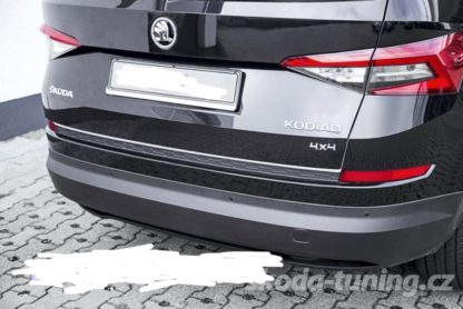 Práh pátých dveří s krátkou hranou, ABS černý lesklý „klavírlak“, Škoda Kodiaq